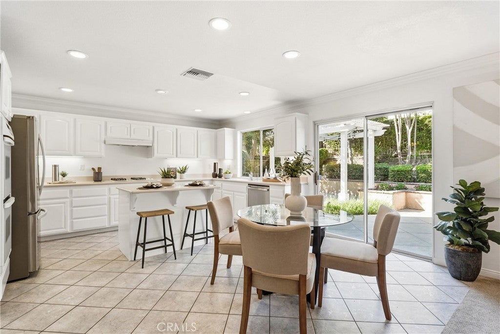 81 Linhaven, Irvine CA 92602 - Photo 9