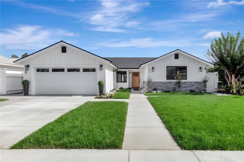 Photo of 270 Albert PL #B, Costa Mesa, CA 92627 (MLS # OC26227732)