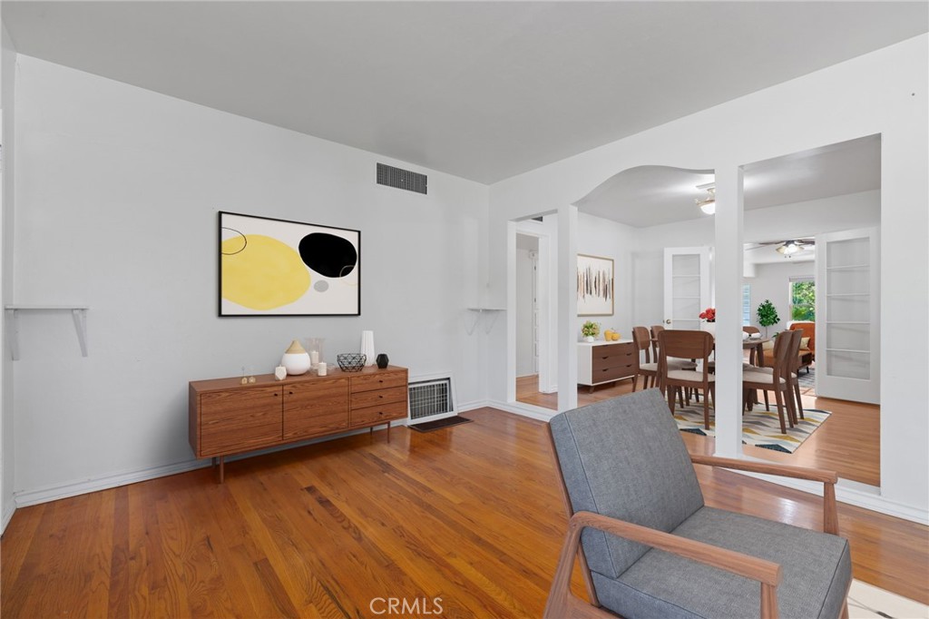 3413 La Cresta Drive