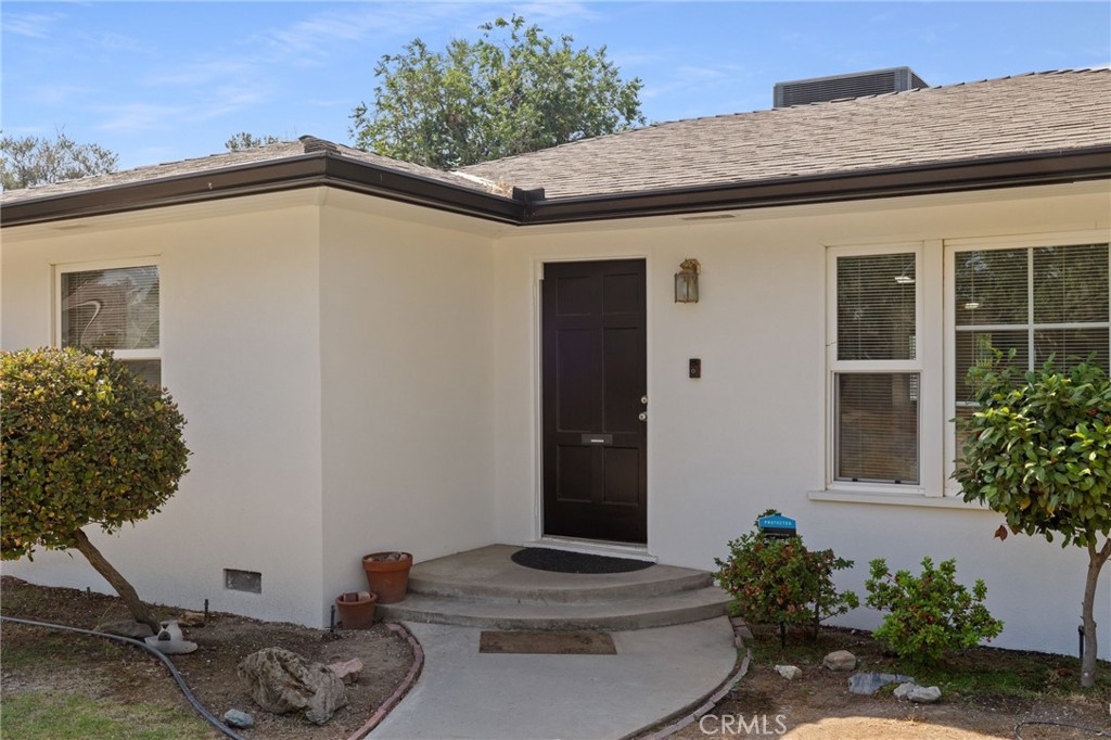 3413 La Cresta Drive