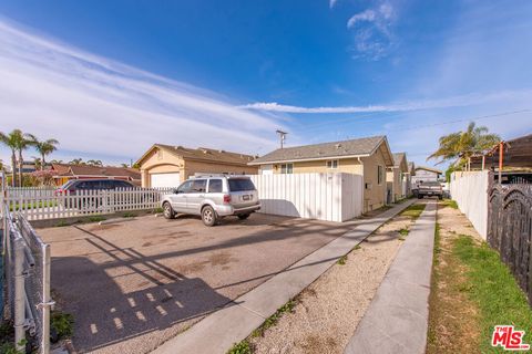 Photo of 117 S Hayes Avenue, Oxnard, CA 93030 (MLS # 26830101)