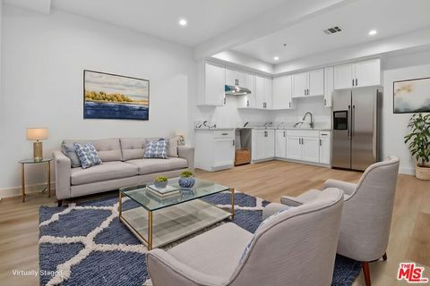 Photo of 11446 Oxnard Street #3, North Hollywood, CA 91606 (MLS # 26838389)