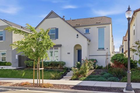 Photo of 3004 Ellis Town Drive, Tracy, CA 95377 (MLS # ML82045210)