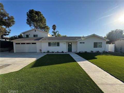 Photo of 1336 Calle Tulipan, Thousand Oaks, CA 91360 (MLS # BB26064251)