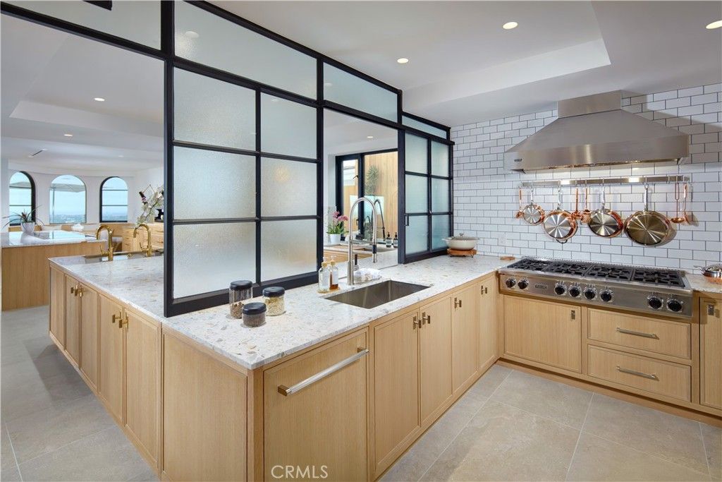 listing image 130726236691512389754