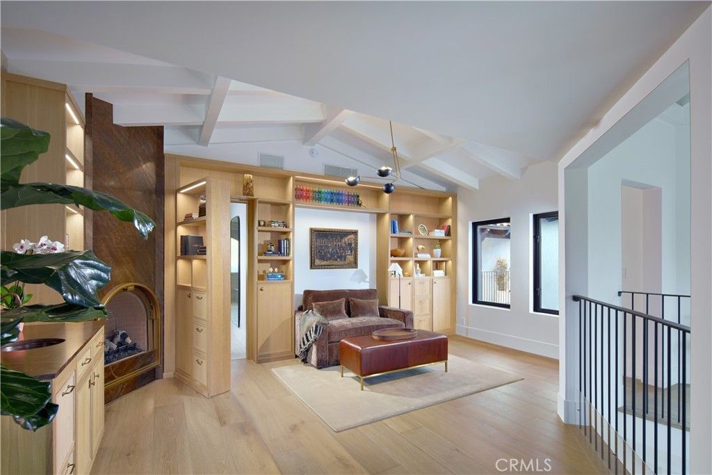 listing image 130722595048022484103