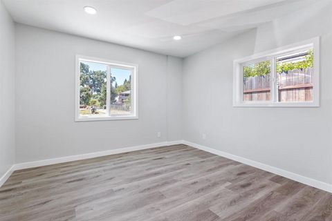 Tiny photo for 720 Gough Ave Ave, Templeton, CA 93465 (MLS # 250040309SD)