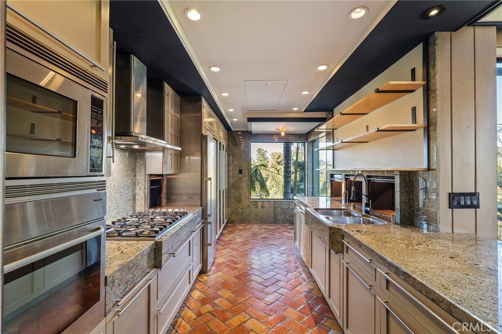 Photo of 6907 Treasure Trail, Hollywood Hills, CA 90068 (MLS # SR25060872)