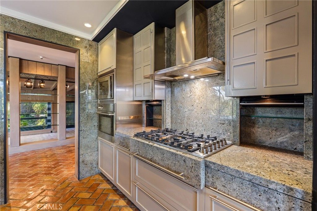 Photo of 6907 Treasure Trail, Hollywood Hills, CA 90068 (MLS # SR25060872)