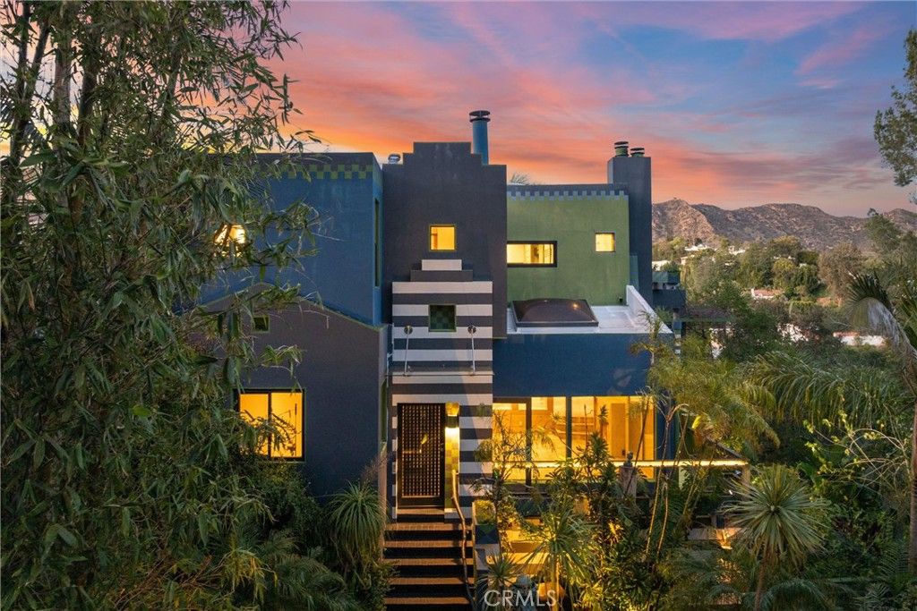 Photo of 6907 Treasure Trail, Hollywood Hills, CA 90068 (MLS # SR25060872)