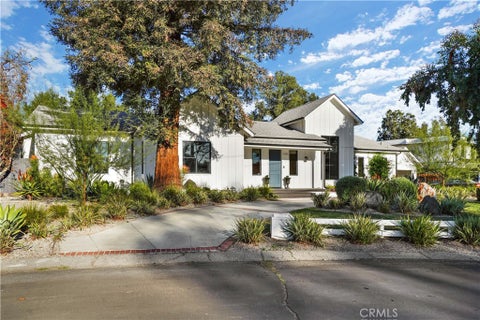 Photo of 11121 Valley Spring Pl, North Hollywood, CA 91602 (MLS # SR26188952)