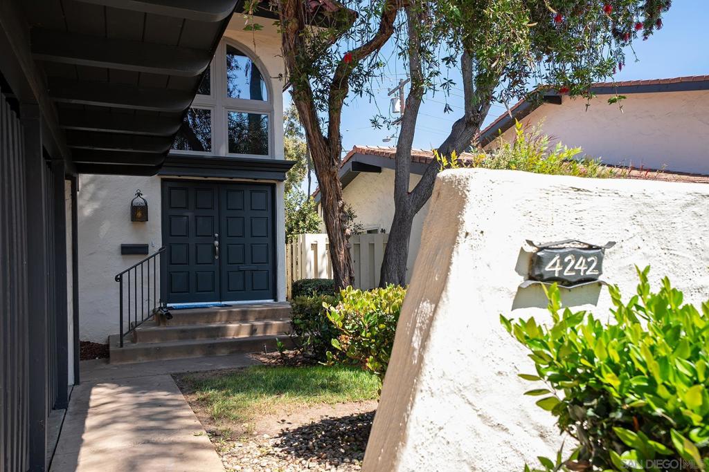 4242 Loma Riviera