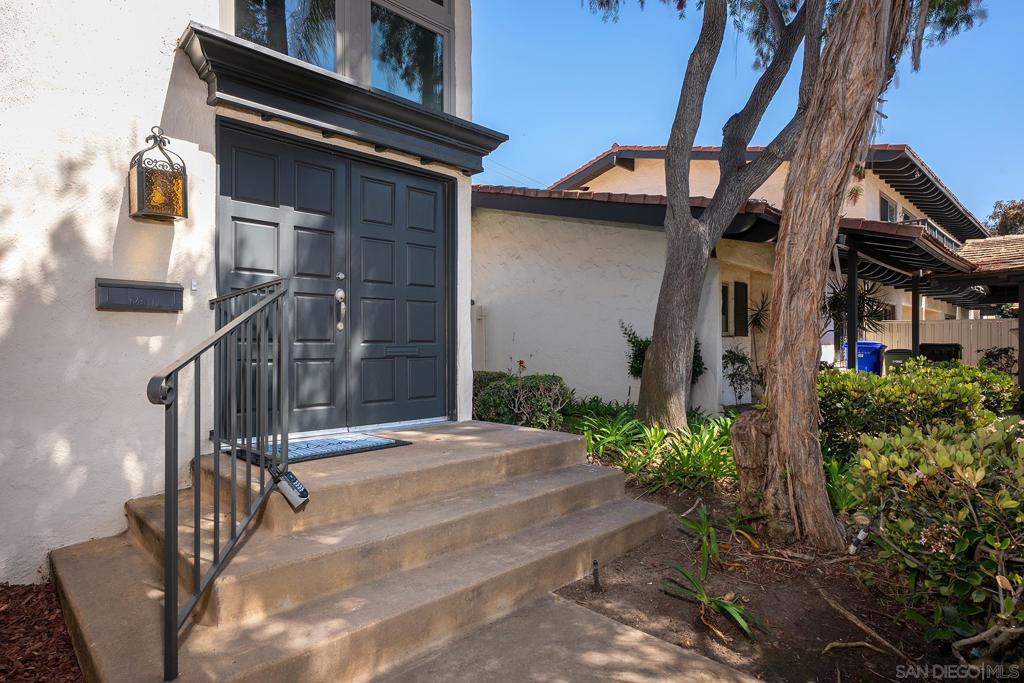 4242 Loma Riviera