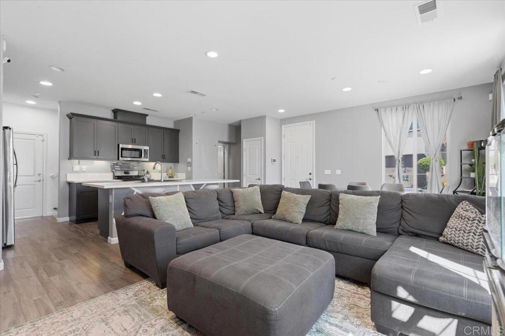 1800 Saltaire Place 23