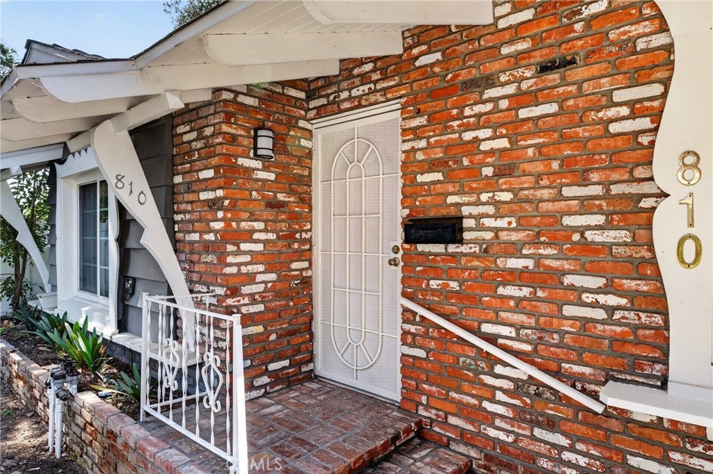 810 W Durness