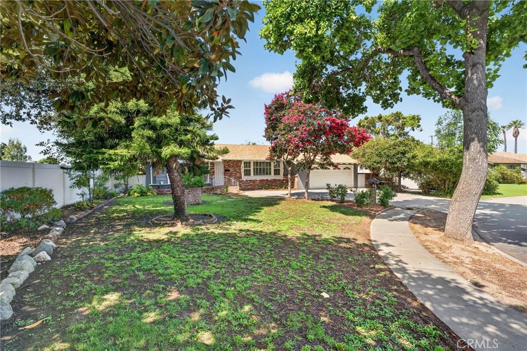 810 W Durness