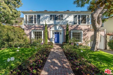 Photo of 1604 PANDORA Avenue, Los Angeles, CA 90024 (MLS # 26651915)