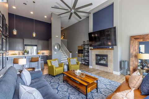 Photo of 228 1St St St, Benicia, CA 94510 (MLS # 41130141)