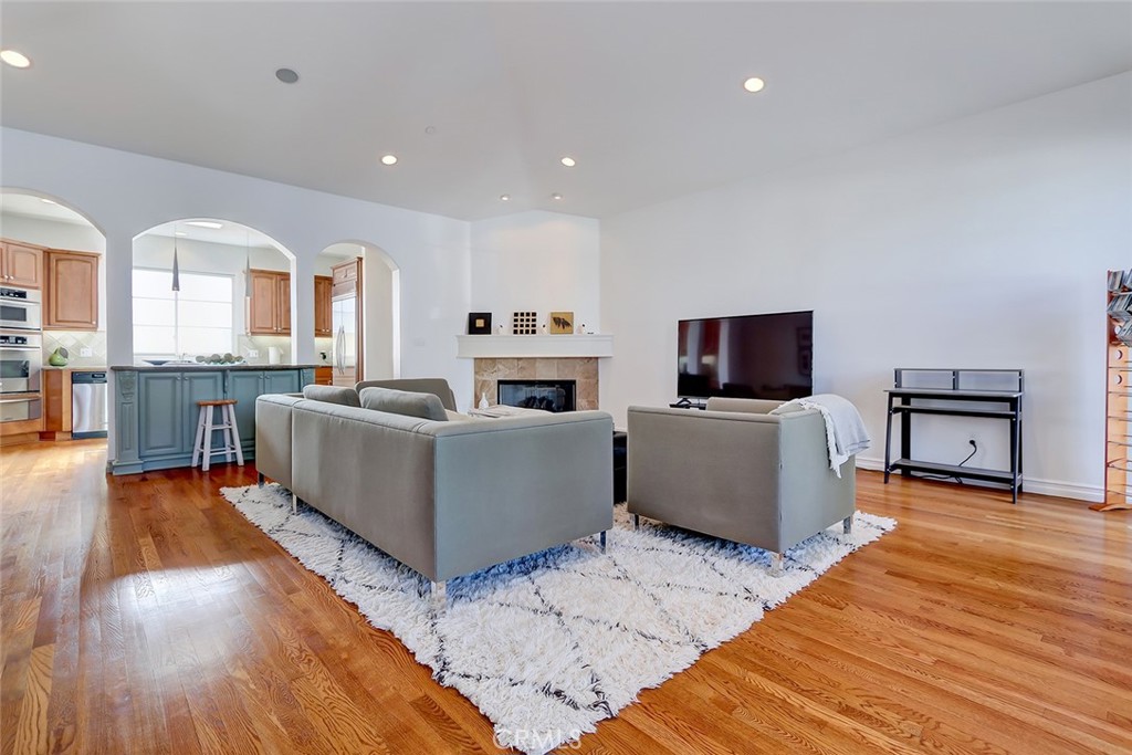 514 Manhattan Beach Boulevard