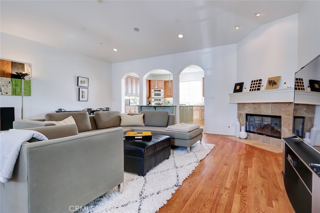 514 Manhattan Beach Boulevard