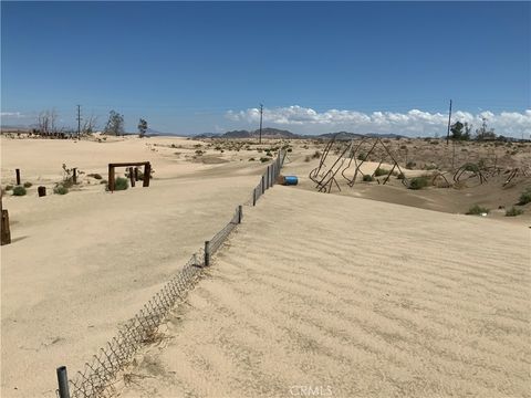 Photo of 45962 Palma Vista Road, Newberry Springs, CA 92365 (MLS # DW25104931)