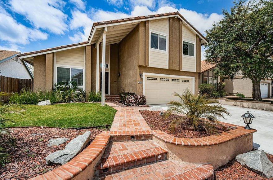 Spacious Rancho Penasquitos view home with stunning quartz countertops, stainless steel appliances, and large backyard on a cul-de-sac street. Relax with your favorite drink in the breakfast nook, formal dining area or take in the west facing views from the built-in outdoor BBQ, or from the new deck! Other features include dedicated laundry room, ceiling fans and updated finishes throughout. Great proximity to parks, freeways, retail, dining and award winning schools.