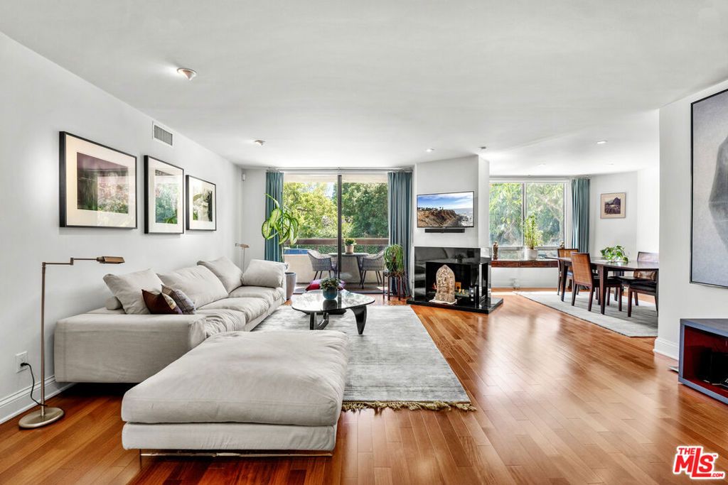 Photo of 851 N Kings Road #102, West Hollywood, CA 90069 (MLS # 25571531)