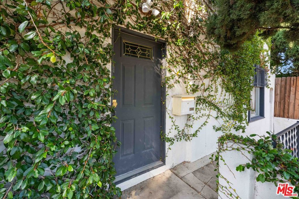 Photo of 9039 Phyllis Avenue, West Hollywood, CA 90069 (MLS # 26660365)