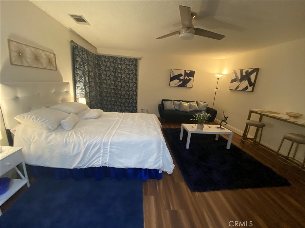 BEAUTIFUL LOCATION OF WEST PALMDALE! THE STUDIO FEATURES AN OPEN CONCEPT , 1 BATHROOM. THE CHARMING STUDIO IS READY TO MOVE IN. SEEKING COMFORT AND EXCELLENT LOCATION AND CONVENIENCE.