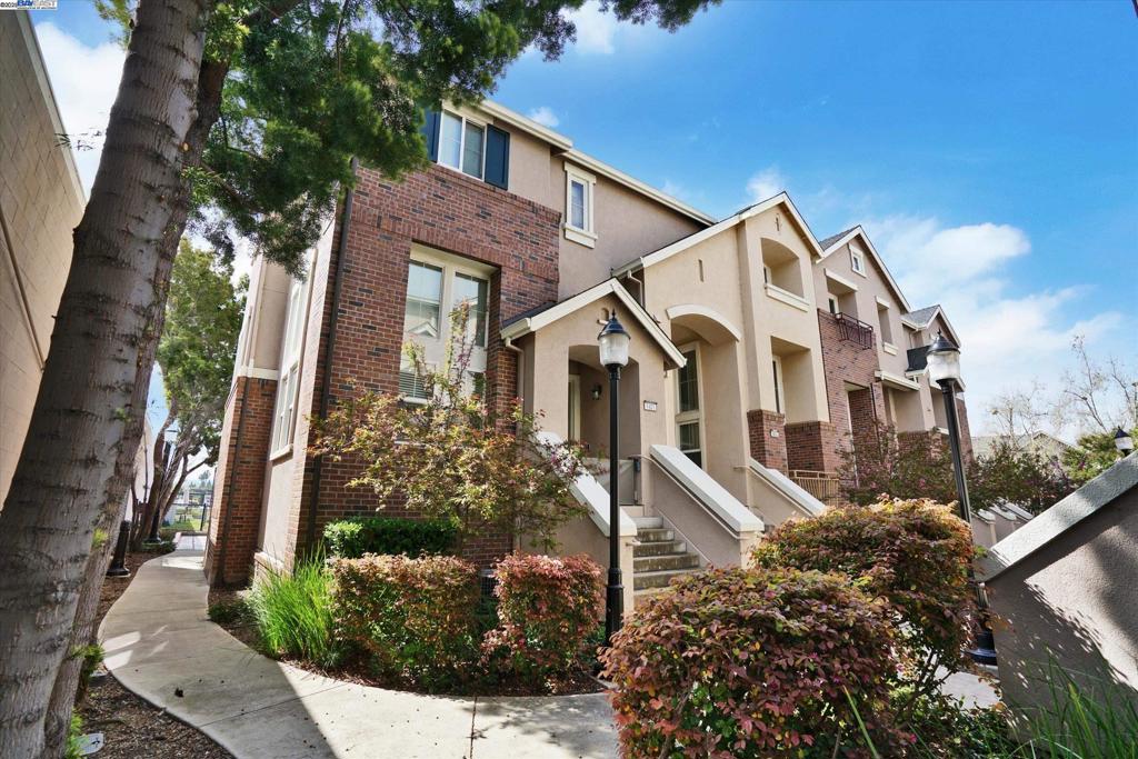 Famous Livermore wine country townhouse style Condo offers: 3 beds, 2.5 bath, 1,744 sq.ft, 2 car attached garage in desirable PalaSage community. Fantastic End unit with tons of windows bring in the natural light throughout the house. Beautiful open floor plan with high ceilings, recess lighting, laminate flooring. Spacious kitchen with new stainless steel stove, new microwave, granite countertops, large island & plenty of storage space. Separate family room area & dinning area. Primary suite has walk-in closets & double sinks. Just minutes from Downtown Livermore, First Street dining & shopping! Close to Ace Train, parks, farmers market & walking distance to Livermore High School.