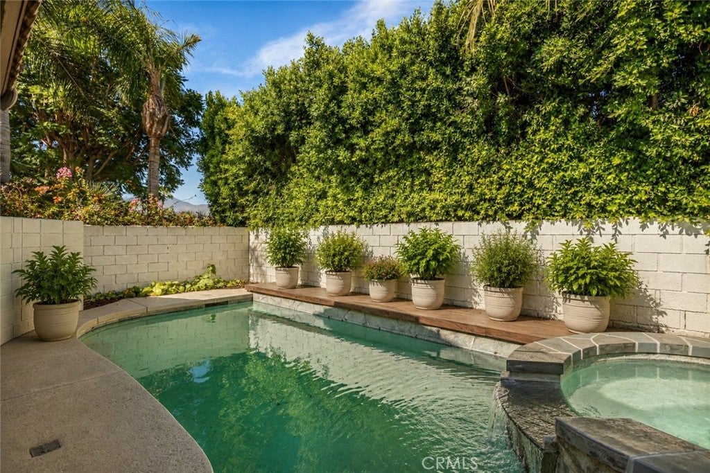 79690 Iris Court