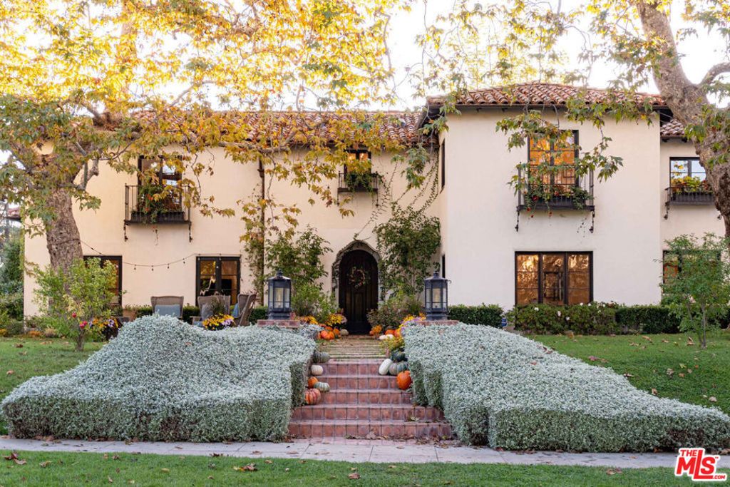 Photo of 200 Lorraine Boulevard, Los Angeles, CA 90004 (MLS # 25604159)