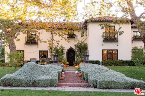 Photo of 200 Lorraine Boulevard, Los Angeles, CA 90004 (MLS # 25604159)