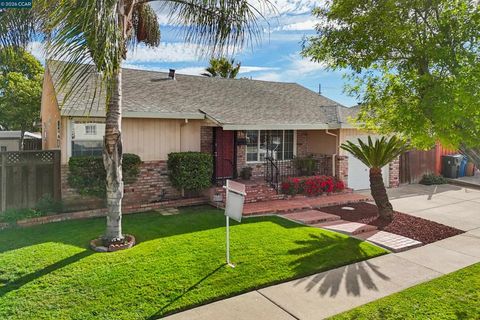 Photo of 18 E Madill St St, Antioch, CA 94509 (MLS # 41130222)