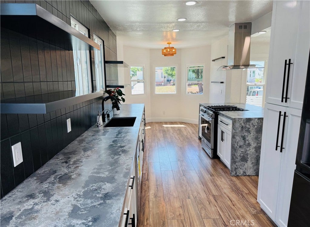 2053 W 75th Street