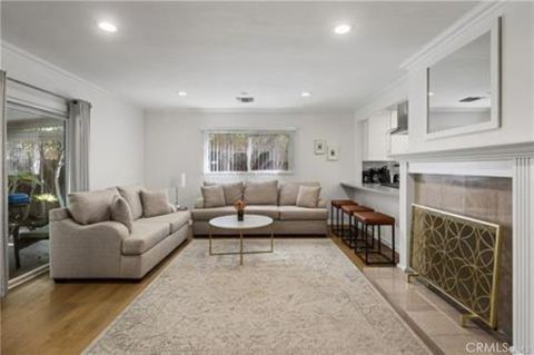 Photo of 22335 Kittridge Street, Woodland Hills, CA 91303 (MLS # SR26023988)