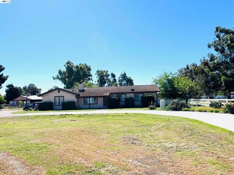 Photo of 4150 Rocky Point Ct Ct, Tracy, CA 95304 (MLS # 41130469)