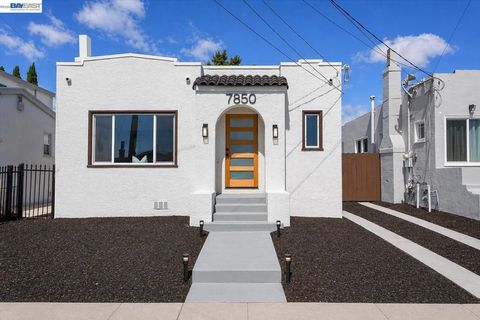 Photo of 7850 Lockwood St St, Oakland, CA 94621 (MLS # 41132329)