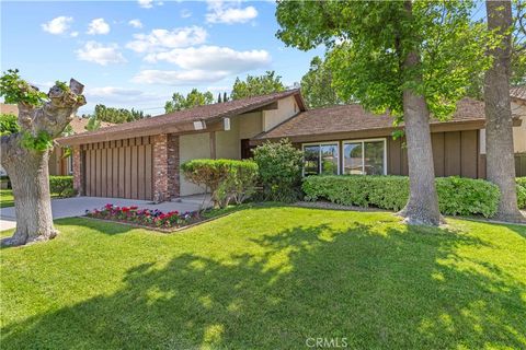 Photo of 25033 Avenida Balita, Valencia, CA 91355 (MLS # SR26085260)