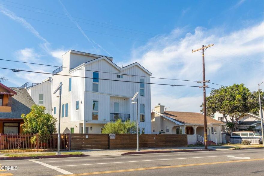 easy to show/multiple level unit with a super cool roof top. two car garage/  4 bedroom s and 4 bathrooms