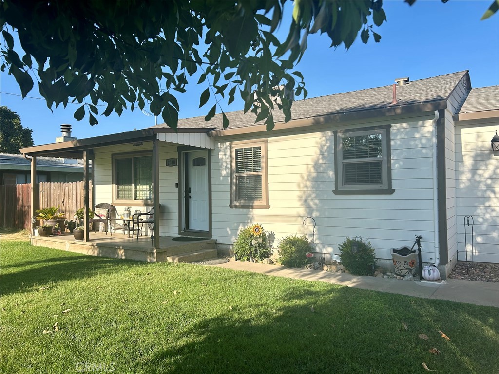 Welcome to 2040 Edwards Ave. in Merced! Conveniently located just minutes from shopping, dining, and with quick access to Highway 99, this charming home is also only a short drive to UC Merced. Featuring 2 bedrooms and 1 bathroom, this move-in ready property boasts a beautifully remodeled interior, including a modern kitchen and updated bathroom. Enjoy granite countertops, upgraded cabinets, and a stylish backsplash, complemented by newer flooring and a recently installed AC unit. Situated on a spacious lot with a one-car garage, this home offers plenty of room to make it your own. Priced to sell—don’t miss your chance to see this gem!