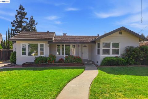 Photo of 1130 Normandy Dr DR, Campbell, CA 95008 (MLS # 41133605)