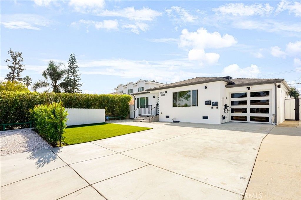 Photo of 2031 N Pass Ave, Burbank, CA 91505 (MLS # BB25258511)