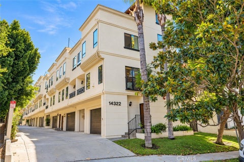 Photo of 14322 Dickens Street #1, Sherman Oaks, CA 91423 (MLS # SR26231307)