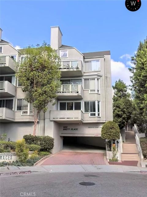 Photo of 1450 Brett Pl #301, San Pedro, CA 90732 (MLS # DW25260445)