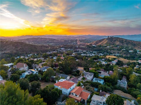 Photo of 23665 Summit DR, Calabasas, CA 91302 (MLS # SR26180251)