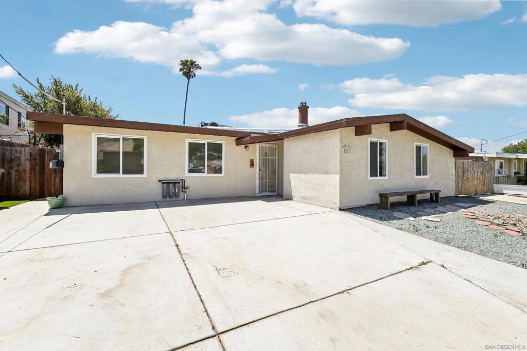 1217 Holly Ave
