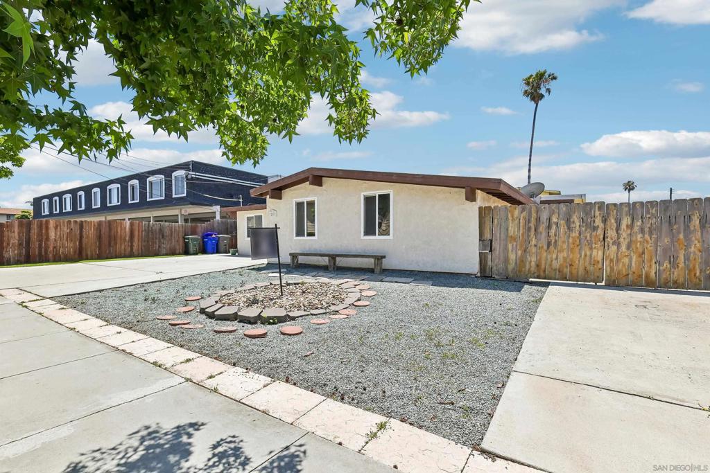 1217 Holly Ave