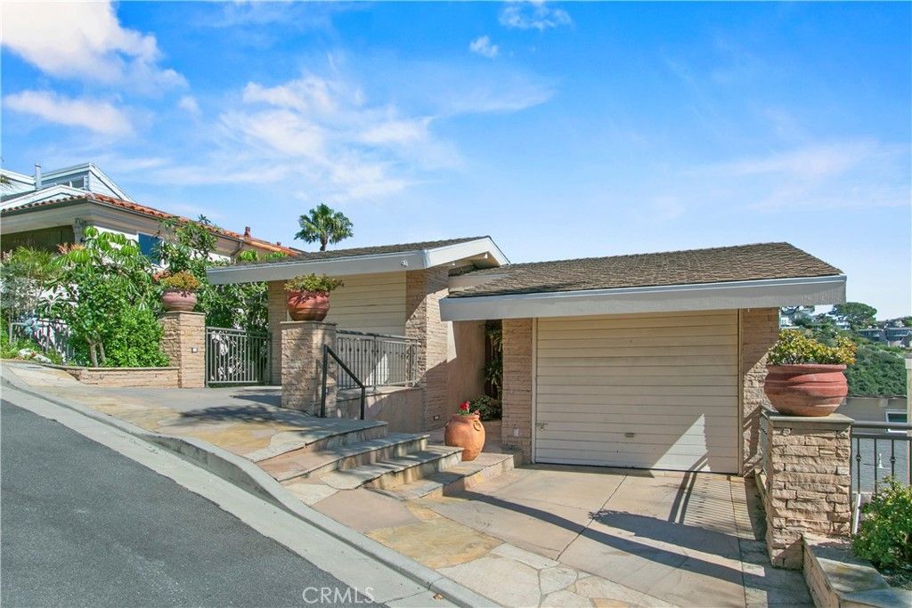 Photo of 625 Fontana Way, Laguna Beach, CA 92651 (MLS # OC26062745)