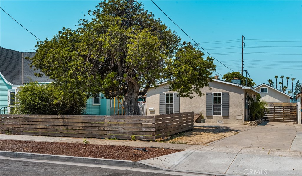 Welcome to this charming 1940s-style home featuring 3 bedrooms and 2 bathrooms, complete with a private pool! Enjoy an open floor plan, central air conditioning and forced air heating. Brand-new carpet, wood flooring and fresh paint throughout. An abundance of large windows bring the sunshine in and a cozy fireplace keeps you warm on those chilly nights. Large dining area and a breakfast bar for ample seating. Conveniently located near the 55, 5, 22, and 405 freeways, you're just minutes from Anaheim Stadium, Disneyland, Old Town Orange, Old Town Tustin, Chapman University, the beach, and an array of restaurants. Don't miss out — this home is priced to sell!